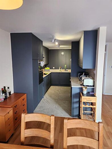 2 Bedroom Flat To Rent In Finchley Road, London, NW3