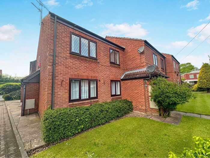 2 Bedroom Maisonette For Sale In Willowdale Grange, Tettenhall, Wolverhampton, WV6