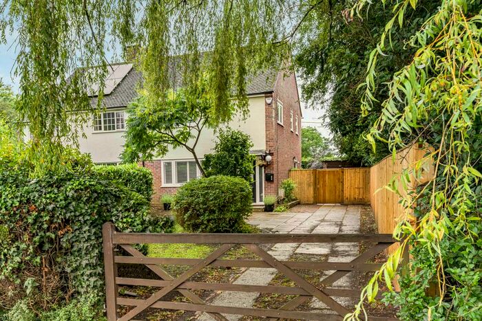 3 Bedroom Semi-Detached House For Sale In The Green, Marsh Baldon, Oxford, OX44