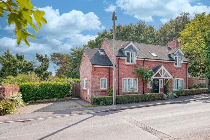 3 Bedroom Detached House For Sale In Beacon Hill, Rednal, B45