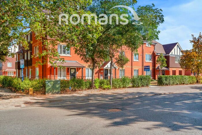 2 Bedroom Flat To Rent In Maple House, Ashford, TW15