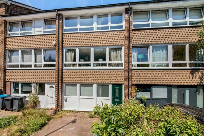 3 Bedroom Terraced House To Rent In Wakefield Gardens, London, SE19