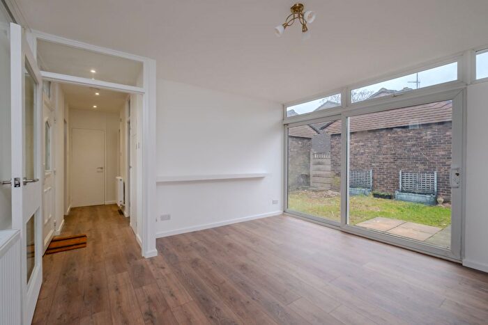 1 Bedroom Bungalow For Sale In Delawyk Crescent, London, SE24