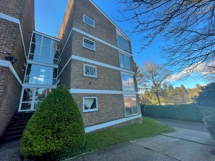 2 Bedroom Flat To Rent In Cedar Court, Haslemere, GU27