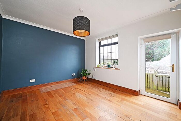 2 Bedroom Cottage To Rent In Hollins Lane, Sheffield, S6