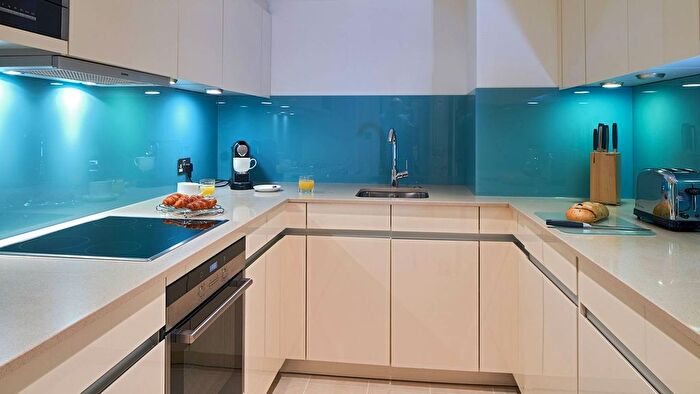 1 Bedroom Flat To Rent In Bow Lane, St Pauls, London, EC4M