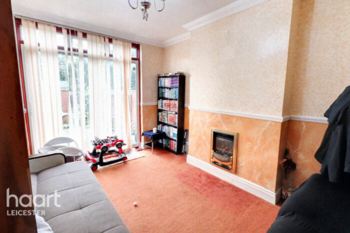 4 Bedroom Semi-Detached House For Sale In Evington Road, Leicester, LE2