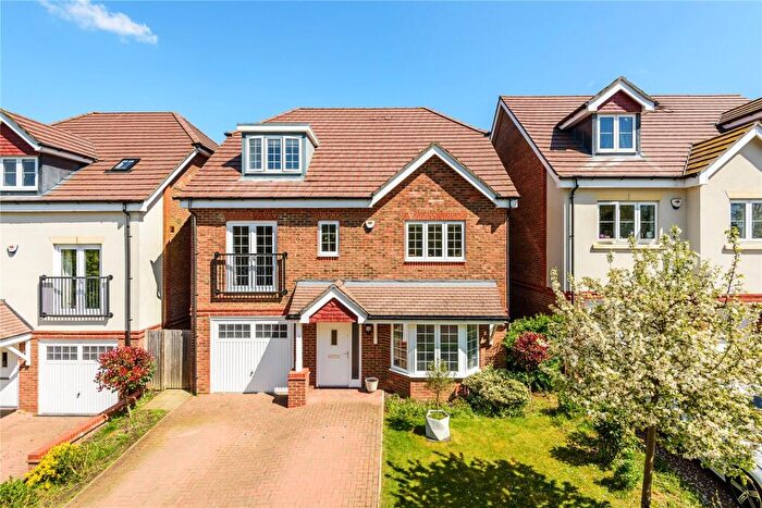 5 Bedroom Detached House For Sale In Aberdeen Way, Knaphill, Woking, Surrey, GU21
