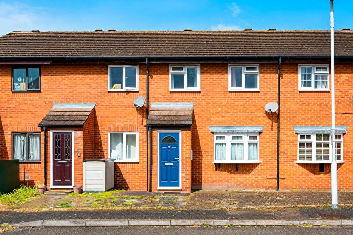3 Bedroom Houseboat For Sale In Nevada Close, New Malden, KT3