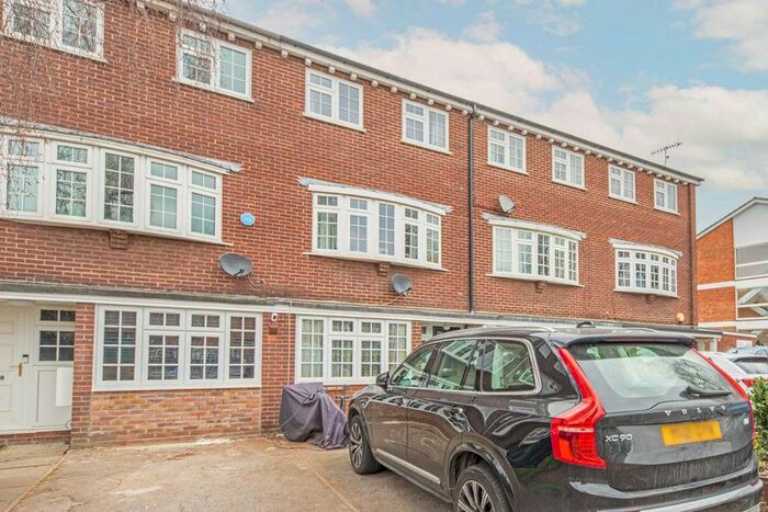 4 Bedroom Property To Rent In Alexandra Road, Kingston Upon Thames, KT2