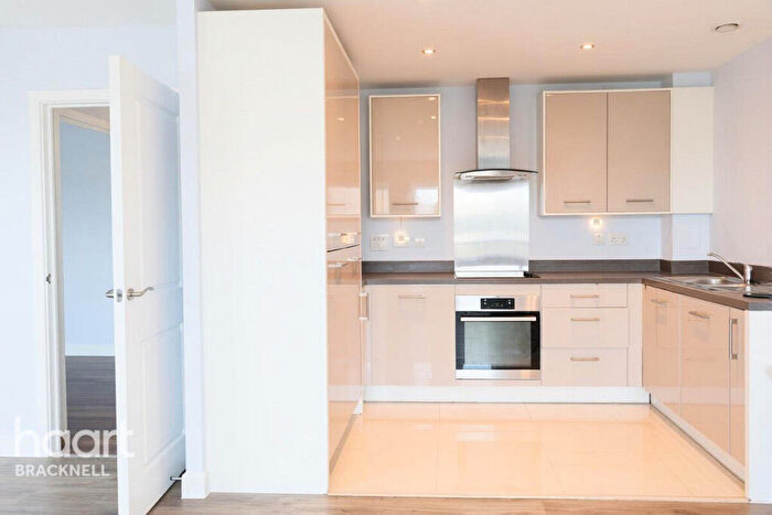 2 Bedroom Apartment For Sale In Fleming Place, Bracknell, RG12