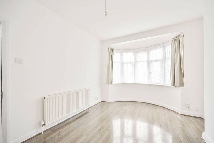 3 Bedroom Property To Rent In Sanderstead Road, Leyton, London, E10