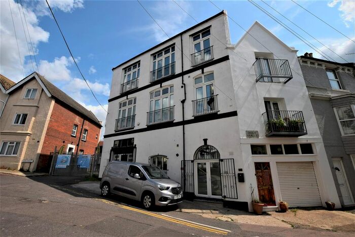 1 Bedroom Flat To Rent In Brook Street, Hastings, TN34