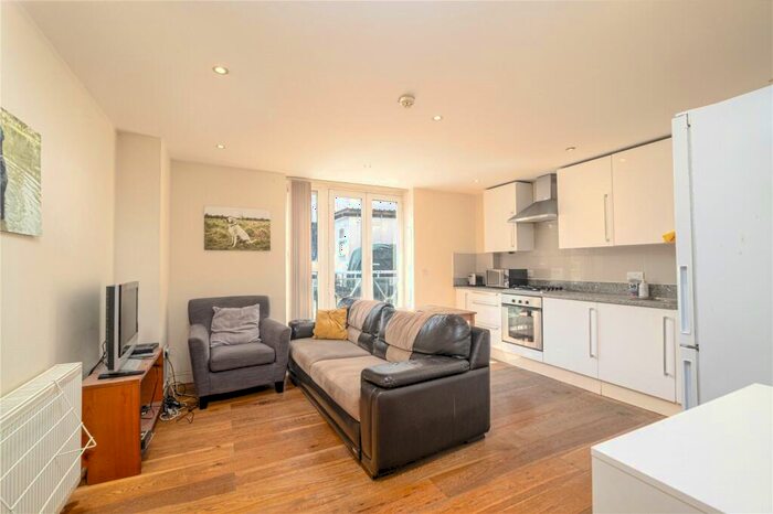 2 Bedroom Apartment To Rent In High Street, Crouch End, London, N8