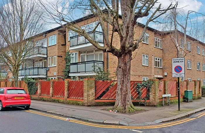 2 Bedroom Flat For Sale In Shortlands Road, London, E10