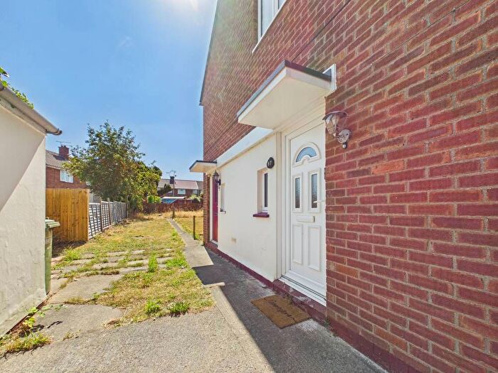 2 Bedroom Flat For Sale In Boscombe Crescent, Bristol, BS16