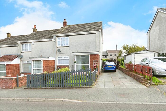 2 Bedroom End Of Terrace House For Sale In Fourfields, Catrine, Mauchline, KA5