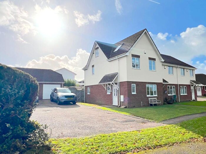4 Bedroom End Of Terrace House For Sale In Willow Gardens, Broadclyst, EX5