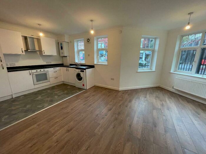 2 Bedroom Apartment To Rent In Albert Road, Manchester, M19