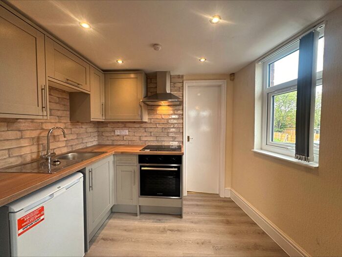 1 Bedroom Flat To Rent In Cross Lane, Wakefield, WF2