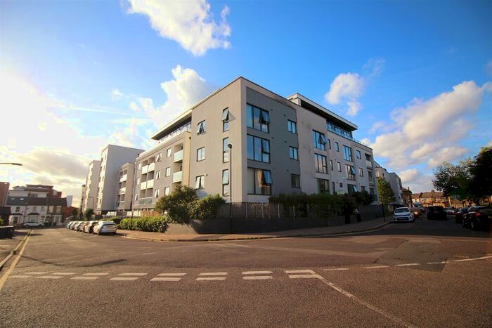 2 Bedroom Flat To Rent In Hillyfield, London, E17