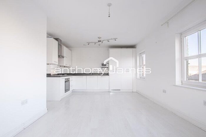2 Bedroom Flat For Sale In Rainbow Road, Erith, DA8
