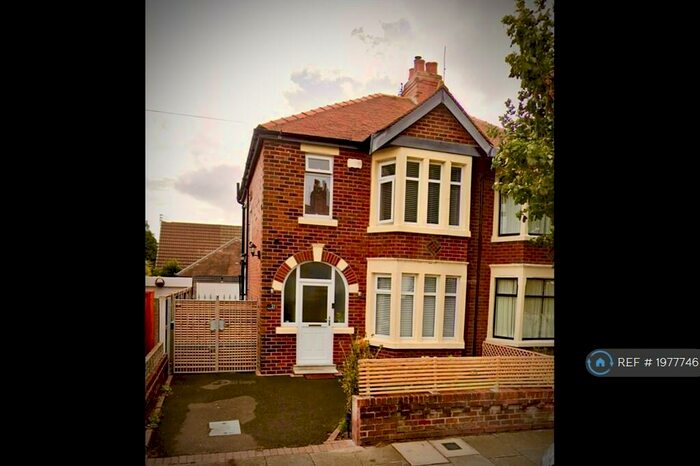 3 Bedroom Semi-Detached House To Rent In Ferndale Avenue, Blackpool, FY4