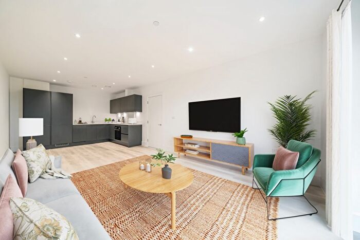 1 Bedroom Flat To Rent In Bourne Way, Hayes, Bromley, BR2