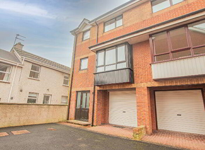 3 Bedroom End TownHouse For Sale In Causeway Court, Portrush, BT56