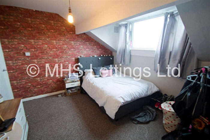 3 Bedroom Terraced House To Rent In School View, Leeds, LS6
