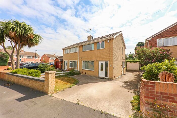 3 Bedroom Semi-Detached House For Sale In The Lings, Armthorpe, Doncaster, DN3