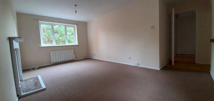 1 Bedroom Flat To Rent In Courtlands Close, Watford, WD24
