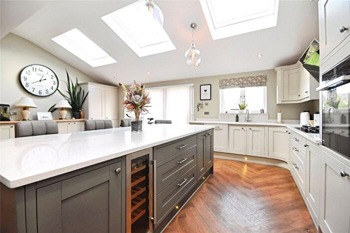 4 Bedroom Detached House For Sale In Beehive Lane, Chelmsford, Essex, CM2