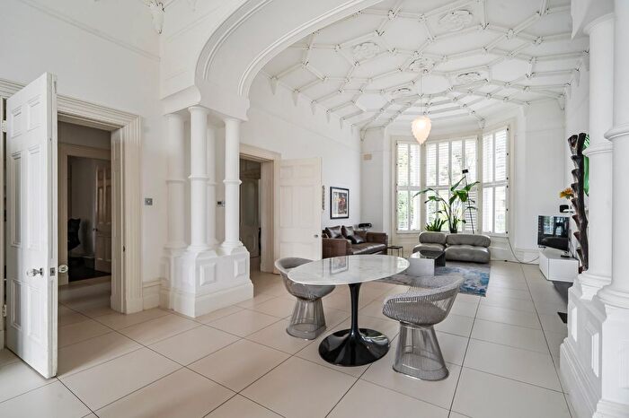 2 Bedroom Maisonette For Sale In Overhill Road, East Dulwich, London, SE22