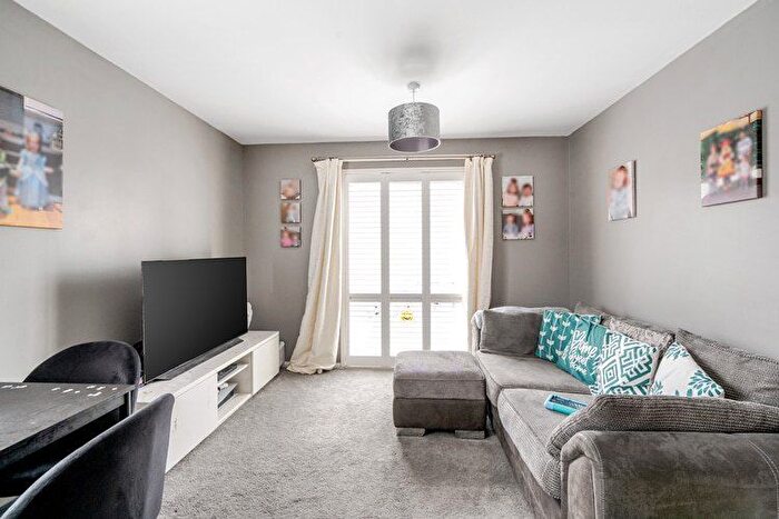 2 Bedroom Flat For Sale In Brown Close, Wallington, London, SM6