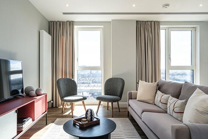 3 Bedroom Flat To Rent In Moat Street, New Covent Garden, SW11