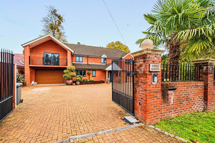 6 Bedroom Detached House For Sale In Newlands Drive, Maidenhead, SL6