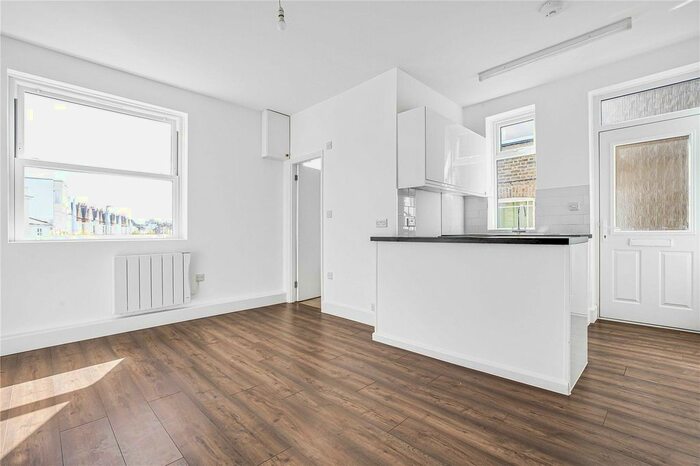 1 Bedroom Flat To Rent In Charlwood Road, Putney, London, SW15