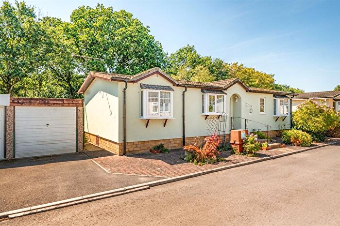 2 Bedroom Mobile/park Home For Sale In Clock Inn Park, Lydeway, SN10