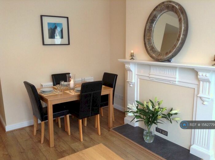 3 Bedroom Flat To Rent In A De La Pole Avenue, Hull, HU3