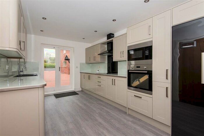 5 Bedroom House To Rent In Welwyn Close, East Markham, Newark, NG22