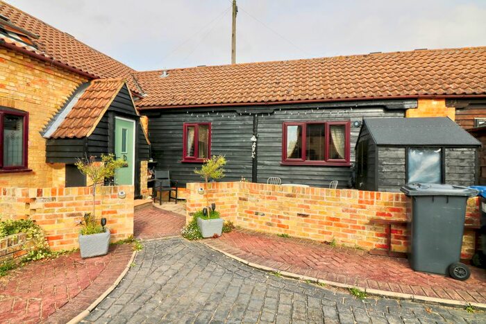 3 Bedroom Detached House For Sale In Lakeside Mews, Grafham, Huntingdon, PE28