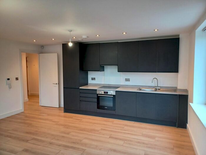 2 Bedroom Flat To Rent In Carrs Road, Cheadle, SK8