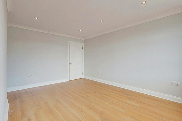 2 Bedroom Flat For Sale In London Road, Hadleigh, SS7