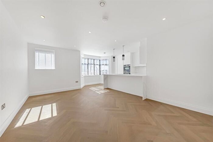 2 Bedroom Flat To Rent In Beechcroft Avenue, Golders Green, NW11