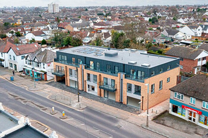 2 Bedroom Flat For Sale In Rayleigh Road, Leigh-On-Sea, SS9