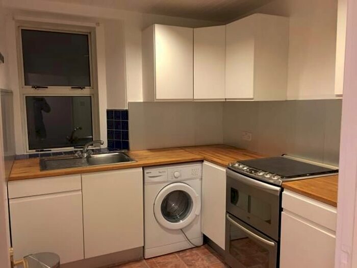 2 Bedroom Flat To Rent In Gorgie Road, Gorgie, Edinburgh, EH11