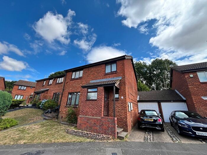 4 Bedroom Link Detached House To Rent In Polegate, Luton, Bedfordshire, LU2