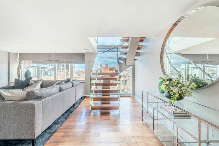 3 Bedroom Flat To Rent In Young Street, Kensington, London, W8