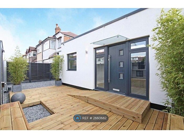 2 Bedroom Bungalow To Rent In Hassocks Road, London, SW16